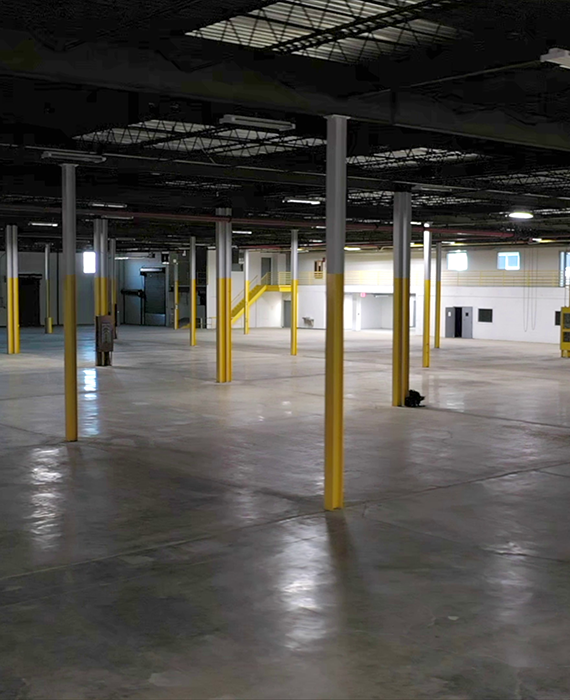 betonnen vloer in een warehouse